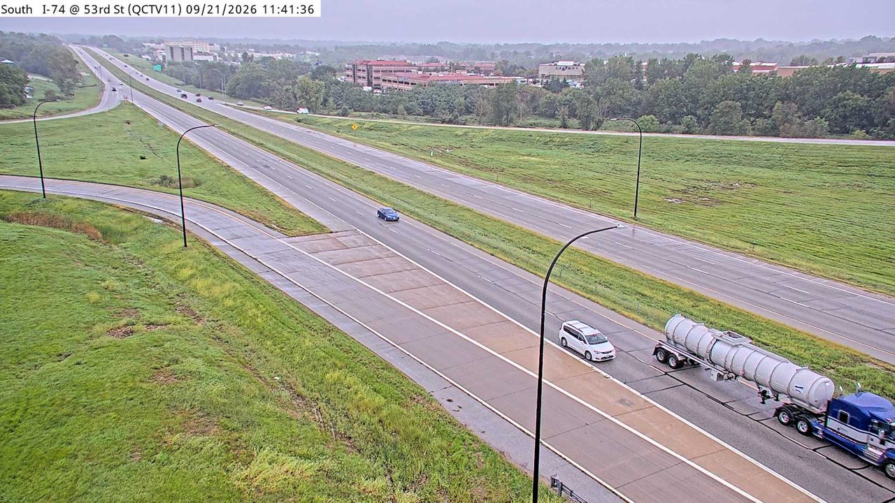 Photo from camera: QC - I-74 @ MM 1.5 (53rd St)