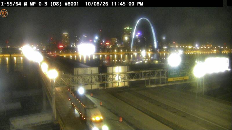 Photo from camera: I-55/64 at Poplar St Bridge (W)