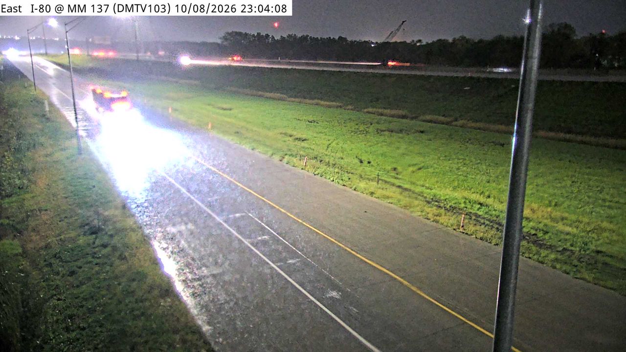 Photo from camera: DM - I-80 @ MM 137.8 (WB Exit to I-35 NB - East Mix)